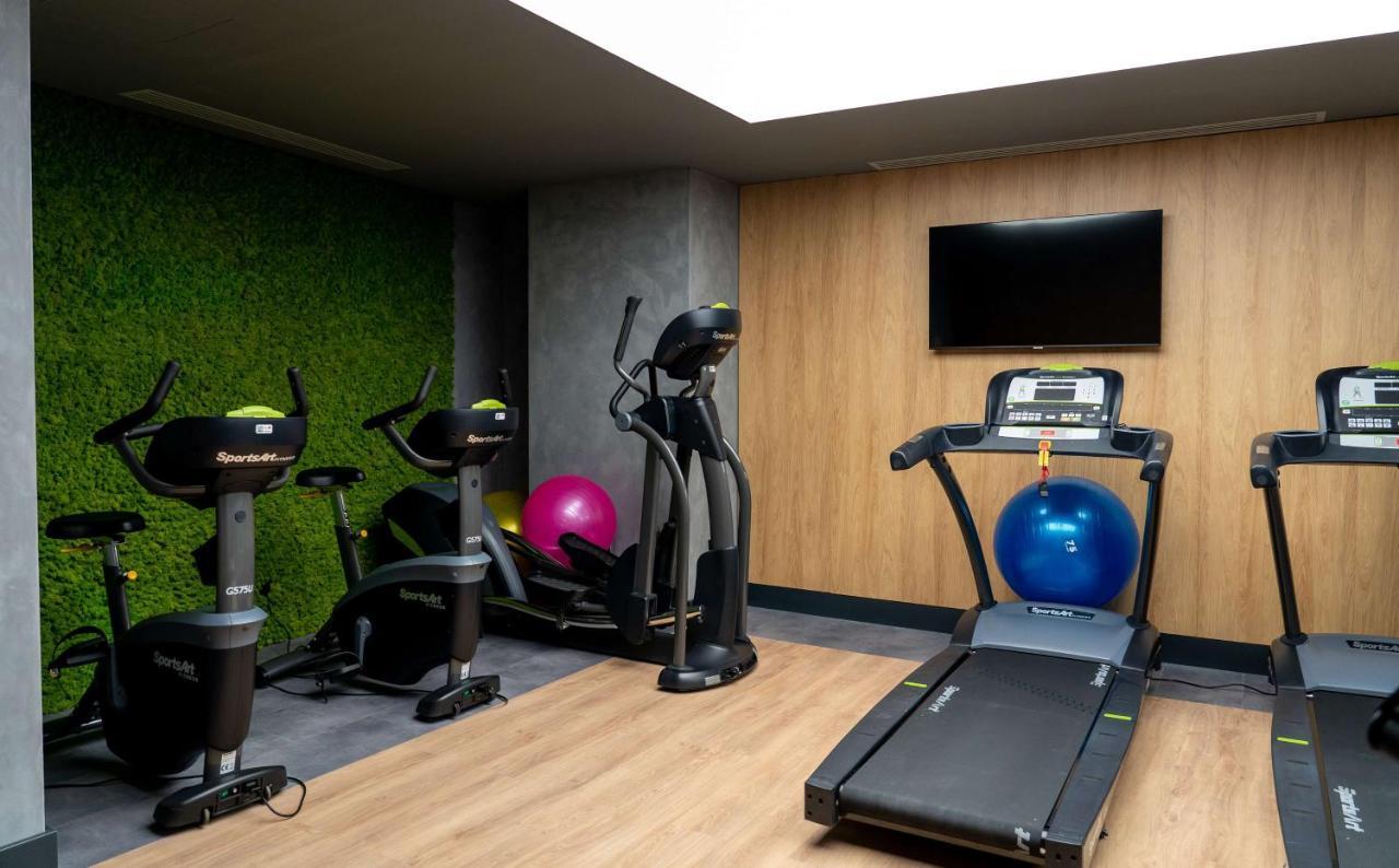 Radisson Blu Aurum Hotel, Brașov Exterior foto The gym at the hotel