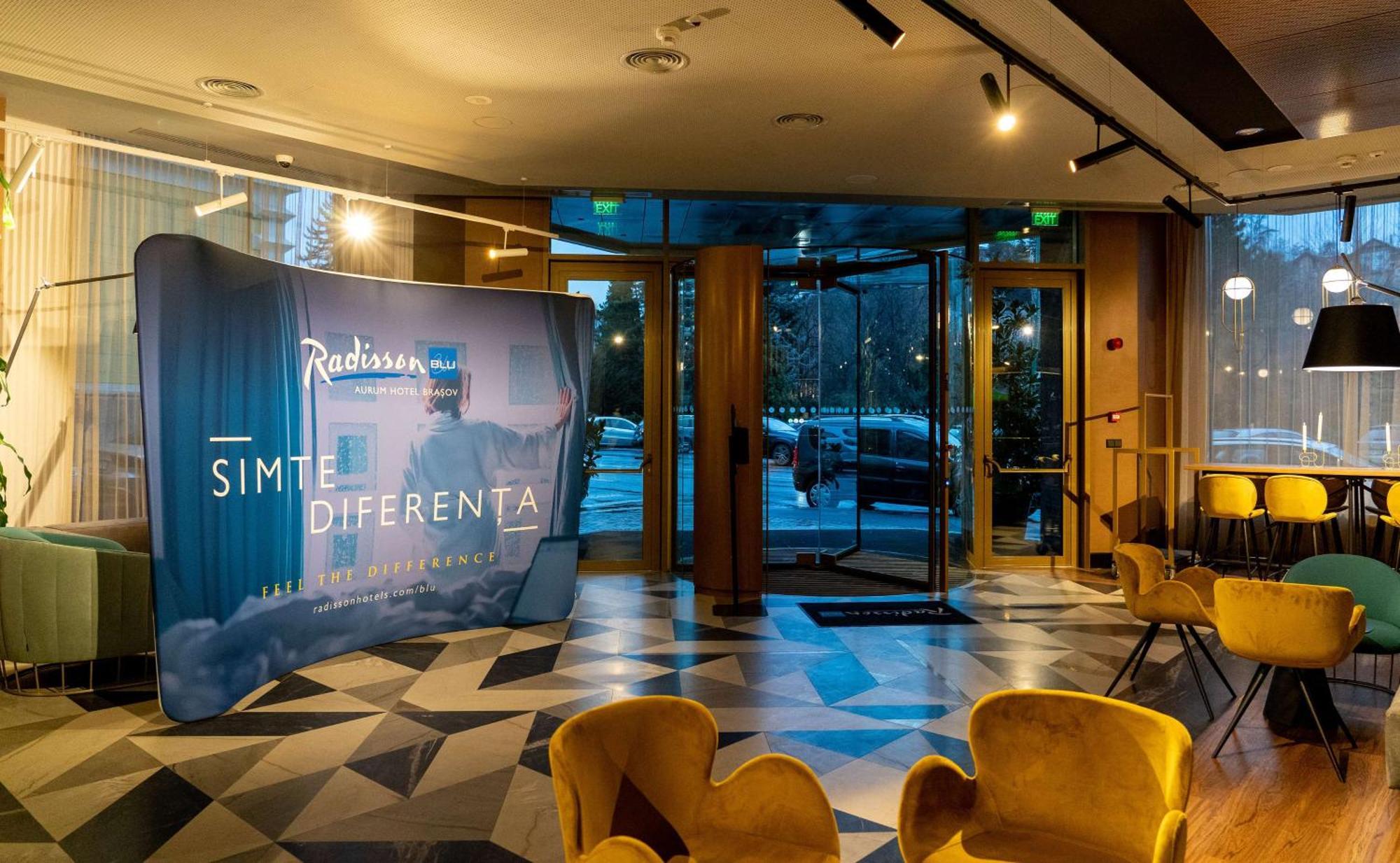 Radisson Blu Aurum Hotel, Brașov Exterior foto Lobby of Radisson Blu in Belgrade